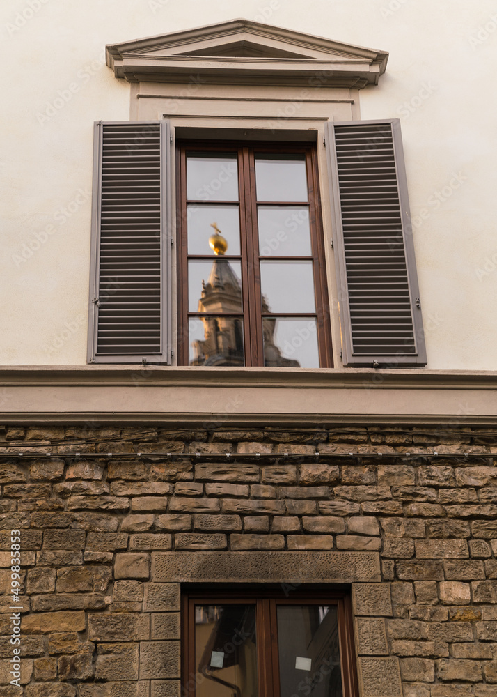 Obraz premium reflection of the cathedral on a window in Florence, Italy 