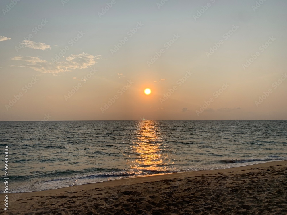 Fototapeta premium Sunset fall on the sea