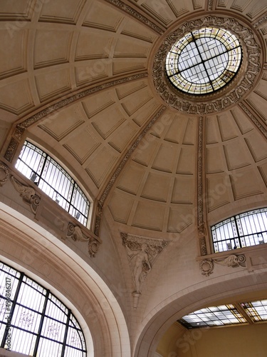 Dôme et verrière de Francis Chigot à la gare de Limoges bénédictins monument historique en Haute-Vienne France