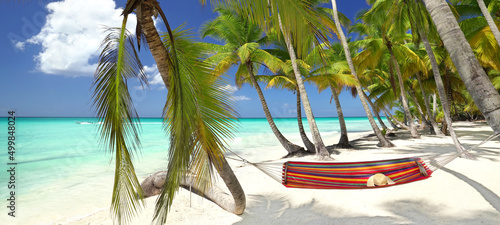 Fototapeta Naklejka Na Ścianę i Meble -  hammock on the tropical beautiful beach