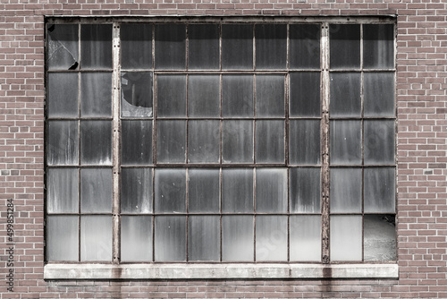Foto Broken windows and worn exterior of an abandoned coal power plant