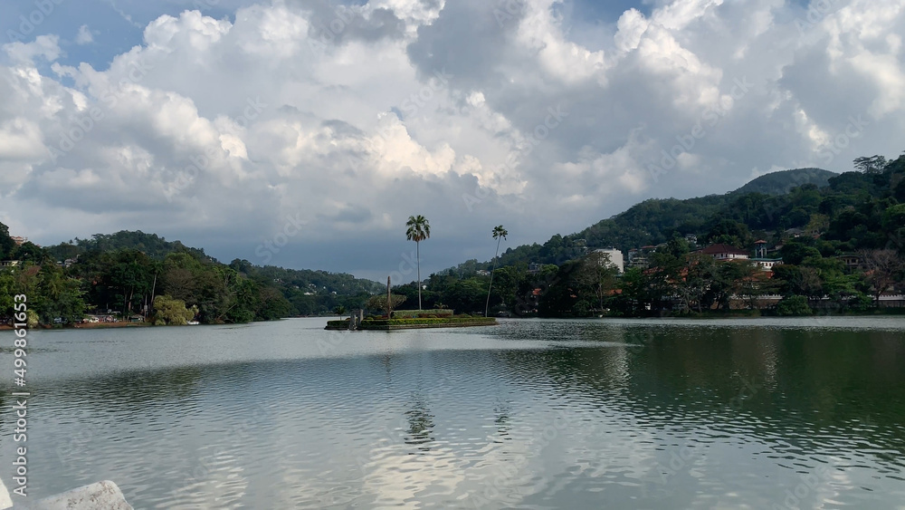 Fototapeta premium Lake Kandy in Sri Lanka nature