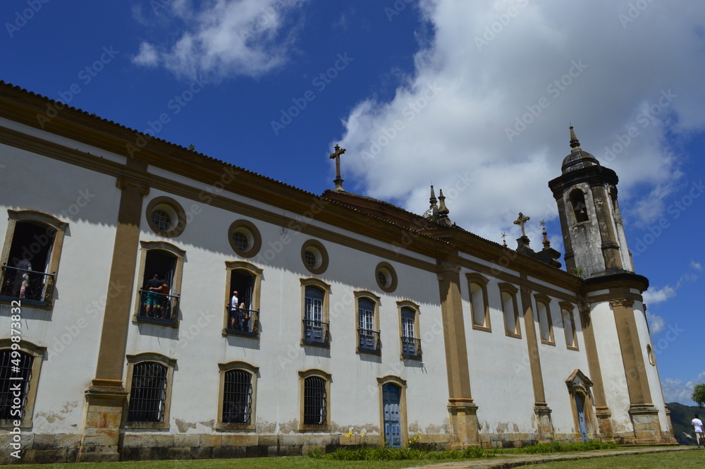 Construção histórica de igreja de Ouro Preto em Minas