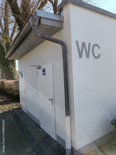 Öffentliche Toilette / WC
