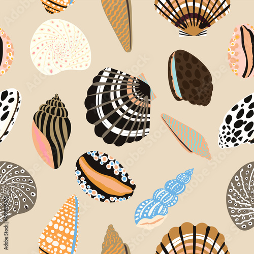 Sea shells, fossils and mollusks seamless pattern. Summer beach hand-drawn seaside vector print. Fashion textile bright multicolored illustration. Seashore elements design for fabrics, wallpaper
