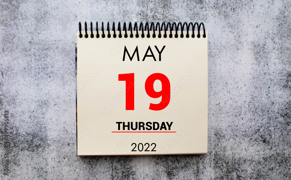 Obraz premium may 19. 19th day of month, calendar date. Stand for desktop calendar on beige wooden background.