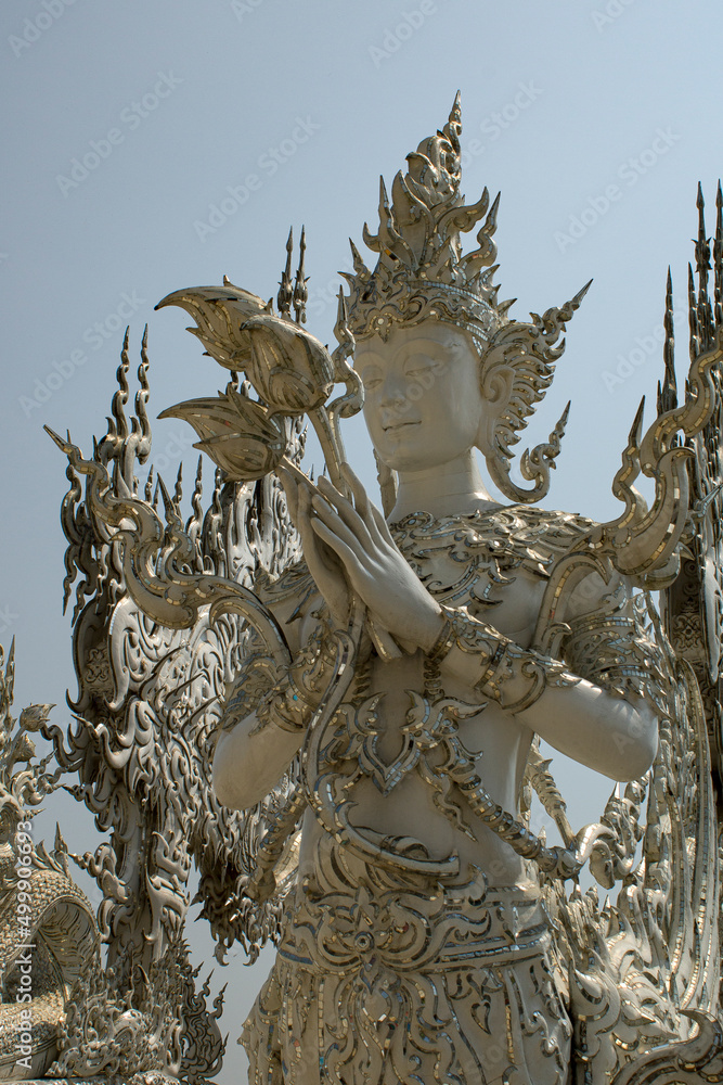 Fototapeta premium O Anjo Branco com a Flor de Lotus