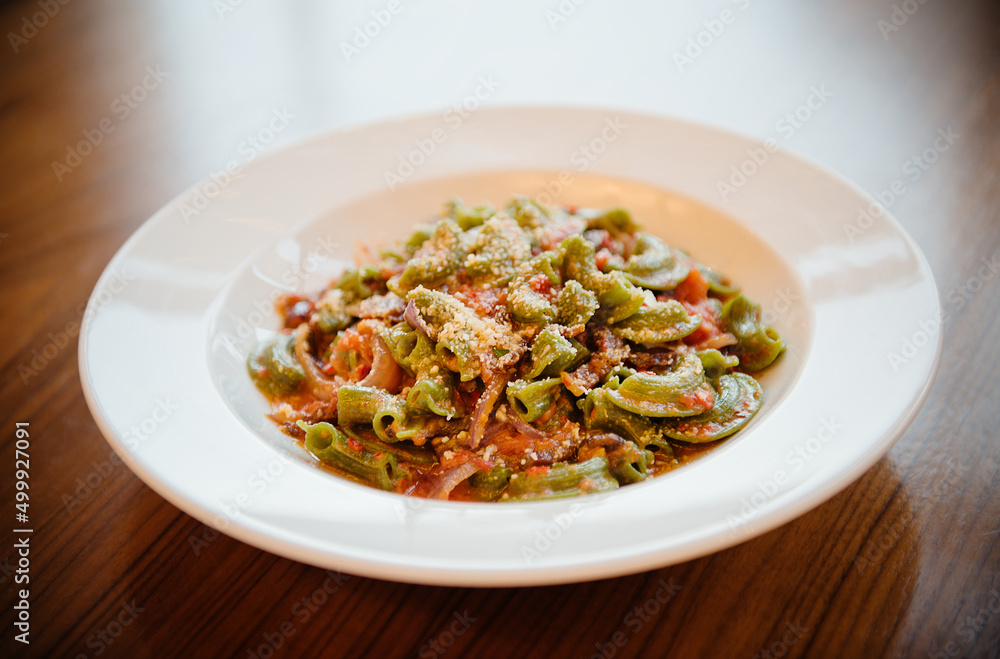 spinach macaroni pasta with marinara sauce onions and parmesan cheese spinach macaroni pasta with marinara sauce onions and parmesan cheese