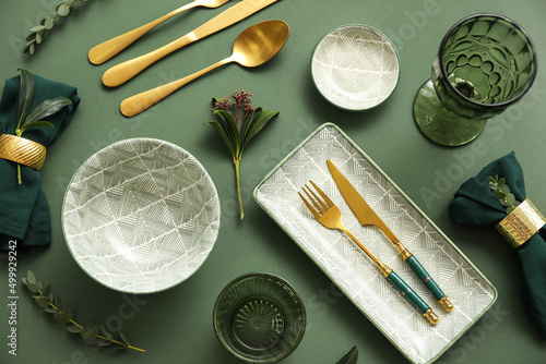 Elegant table setting on gr...