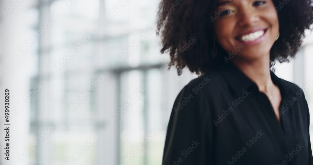 Portrait of a happy young business woman of african ethnicity employee ...