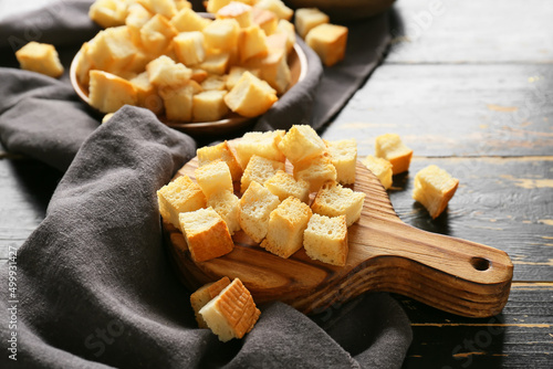 Crispy golden croutons on w...
