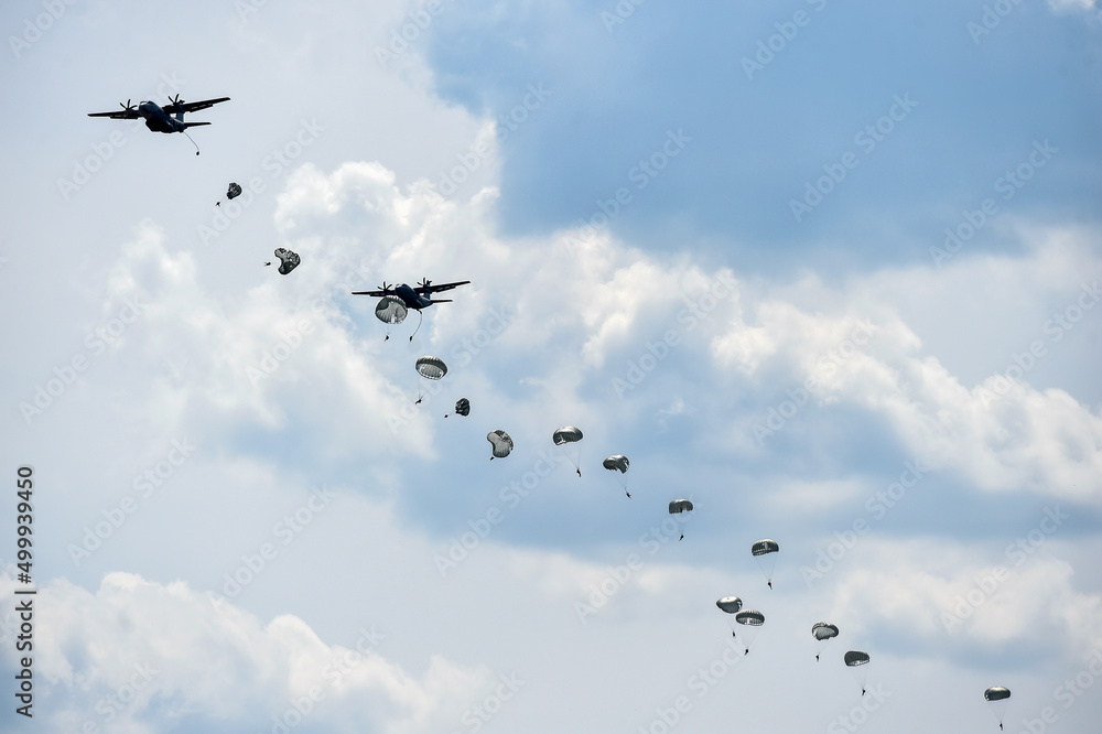 Parachute jumper. skydivers caught during a workout. photo during the day. Parachute jumper. skydivers caught during a workout. photo during the day.