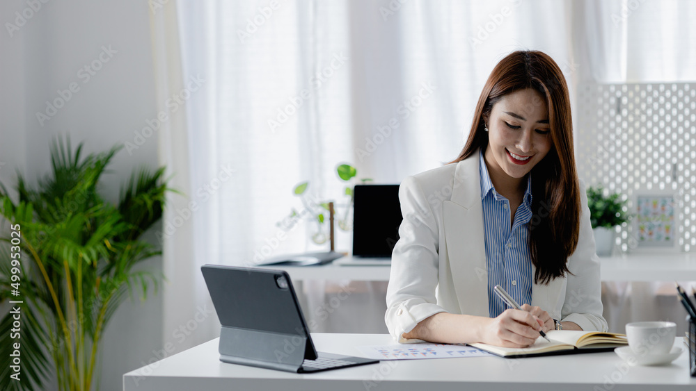 Asian women working in the office, young Asian business women as business executives, founding and running start-up executives, young female business leaders. Startup business concept. Asian women working in the office, young Asian business women as business executives, founding and running start-up executives, young female business leaders. Startup business concept.