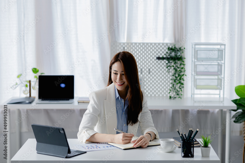 Asian women working in the office, young Asian business women as business executives, founding and running start-up executives, young female business leaders. Startup business concept. Asian women working in the office, young Asian business women as business executives, founding and running start-up executives, young female business leaders. Startup business concept.