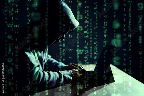 Fotografie ノートパソコンでコードを書く男性ハッカー