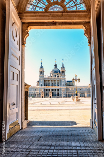 Foto Almudena Cathedral in Madrid, Spain
