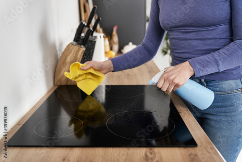 Φωτογραφία Close up of caucasian woman cleaning ceramic glass cooktop