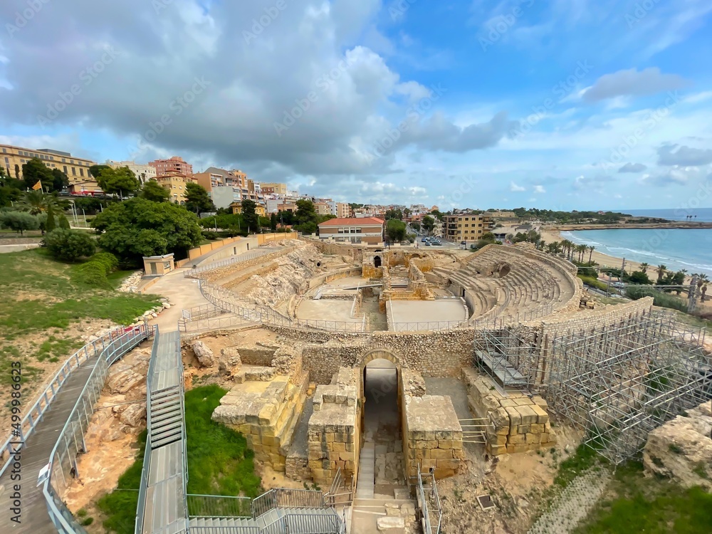 Image of the amphitheatre in Tarragona, Spain directly located by the sea.