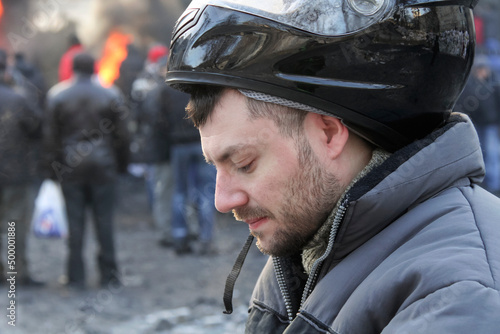 Quadro su tela Euromaidan protester on the barricades in the center of Kyiv, Ukraine on January