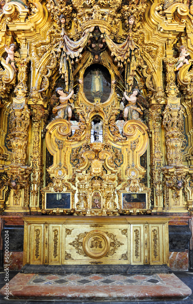 Altar Mayor de la Capilla Doméstica. Iglesia de San Luis de los Franceses en Sevilla, España. Arquitectura barroca de sevilla
