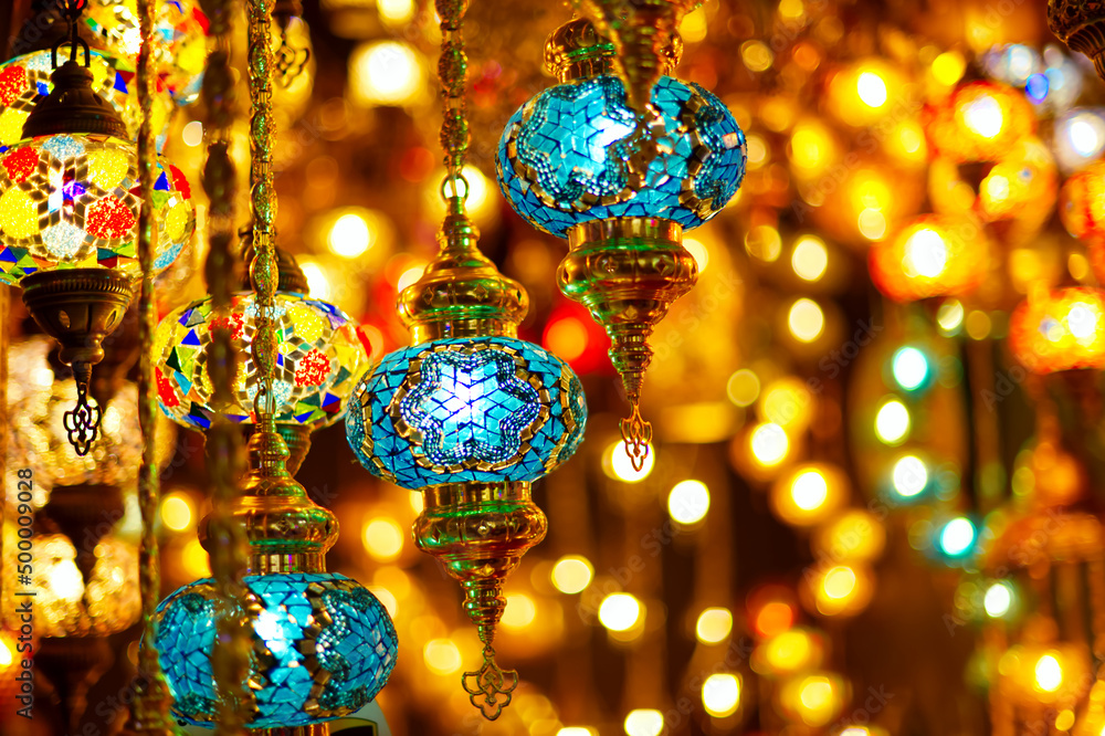 Ταπετσαρία Beautiful oriental lamps in romantic light on Grand Bazaar, Istanbul, Turkey