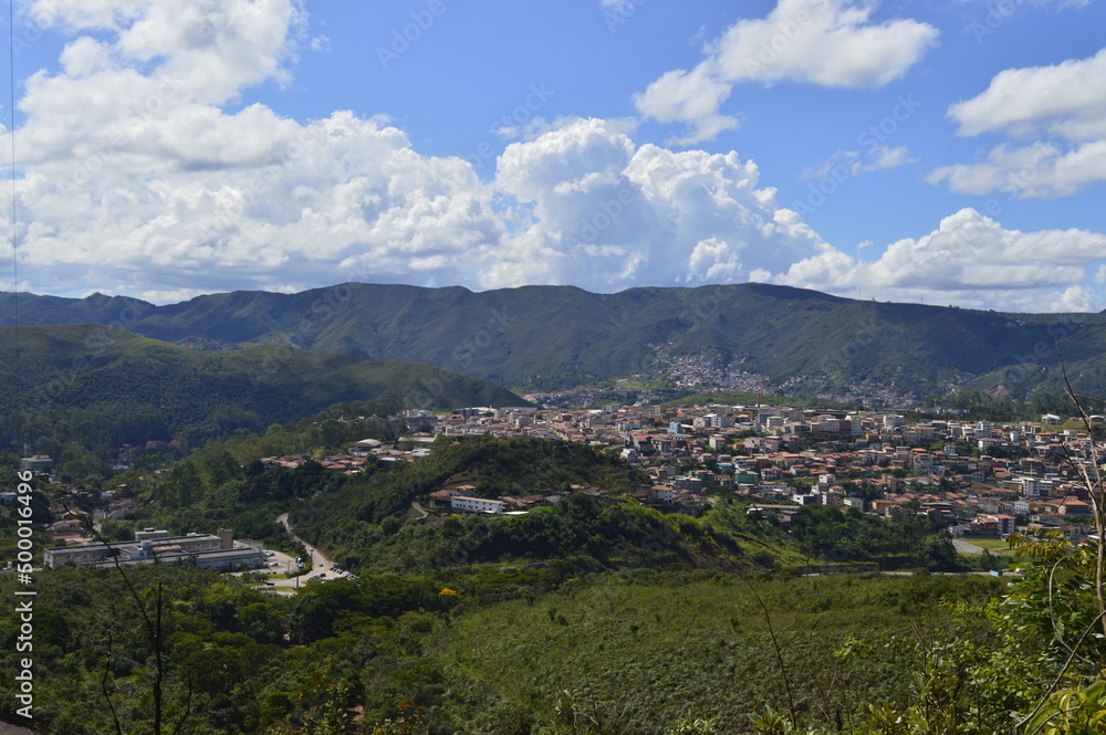 Vista do horizonte com cidade de Ouro Preto