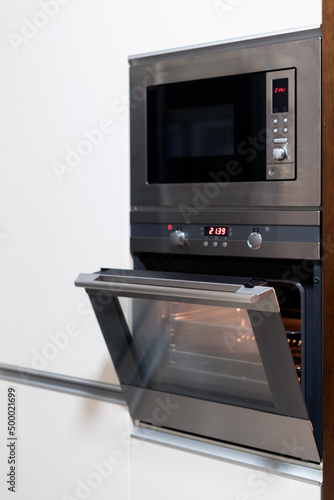 Murais de parede Stylish built-in oven and microwave in kitchen