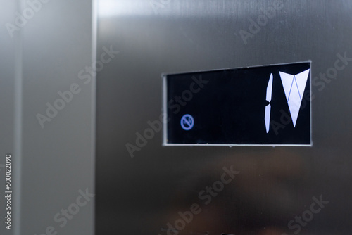 Foto Modern elevator electronic panel showing first floor