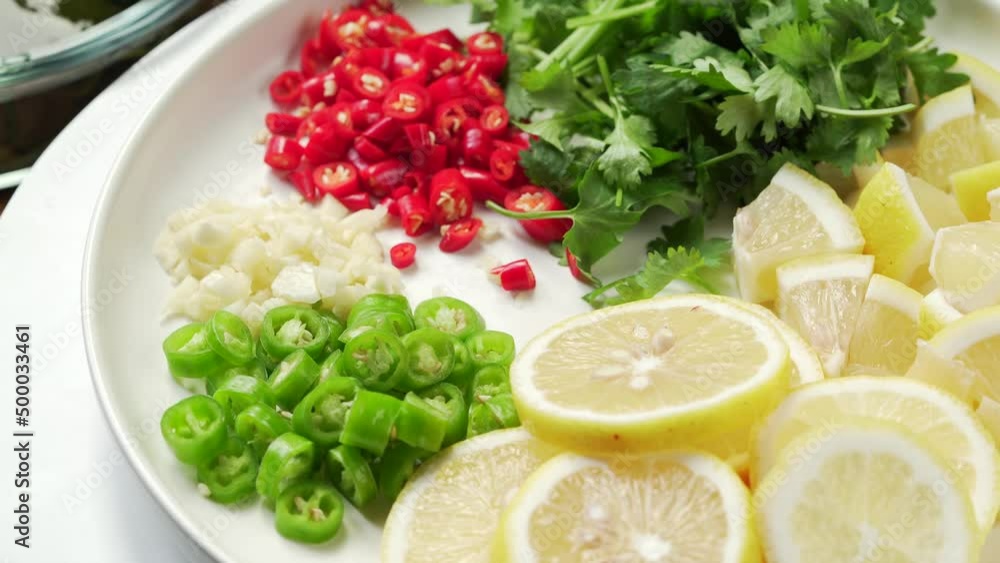 Fish and mix kelp root and kelp buckle