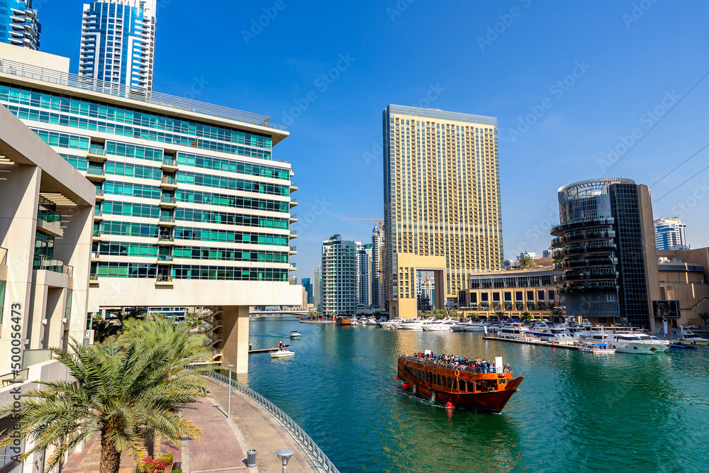 Obraz premium Dhow cruise in Dubai Marina