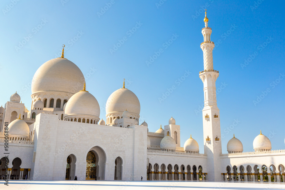 Fototapeta premium Sheikh Zayed Grand Mosque in Abu Dhabi