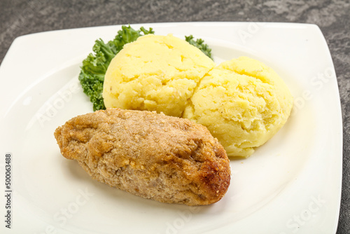 Crispy chicken cutlet with mashed potato