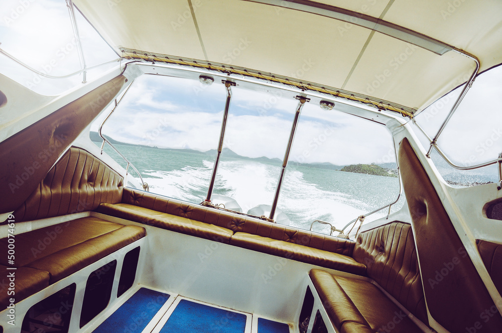 Fototapeta premium close up view of speedboat travel while running in the sea