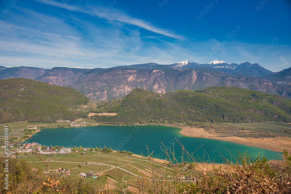 Blick auf den Kalterer See in Südtirol