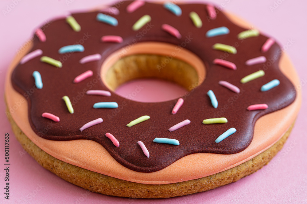 Gingerbread in form of iced doughnut