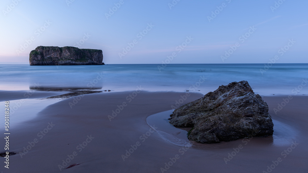 Obraz premium sunset landscape of the beach of Andrin in Euskadi Spain