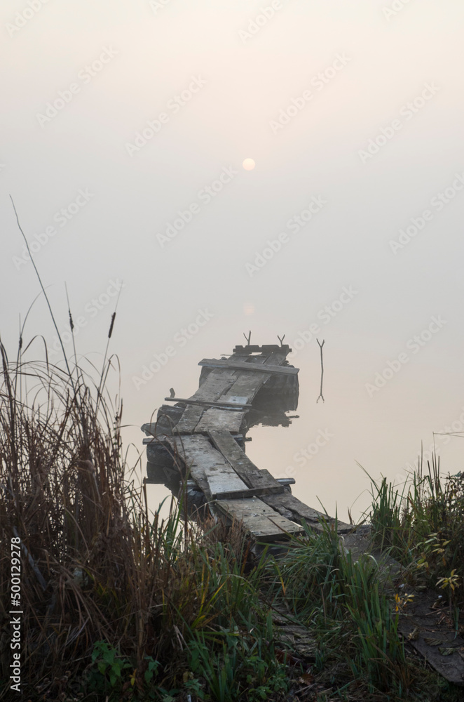 Obraz premium misty morning on the river