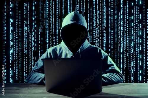 ノートパソコンでコードを書く男性ハッカー	 photo