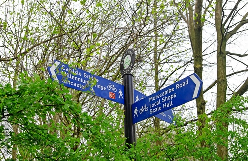 Obraz na plátne Cycle path sign in Lancaster, Lancashire.