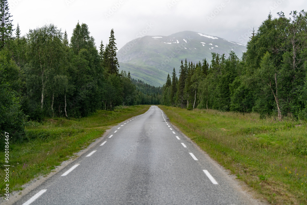 Fototapeta premium Norwegen Landstraße zum Marmorwasser