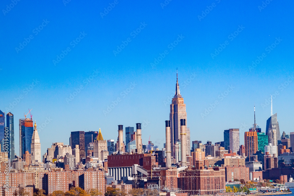 Obraz premium view to Skyline of New York in sunset light