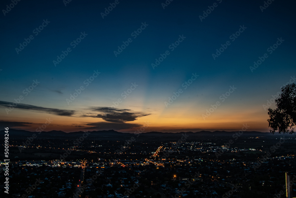 Obraz premium sunset over the city