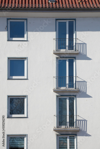 Fensterfront, Modernes, weisses Wohngebäude, Findorff, Bremen, Deutschland, Europa