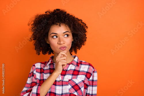 Valokuva Photo of unsure millennial brunette lady look promo wear plaid shirt isolated on