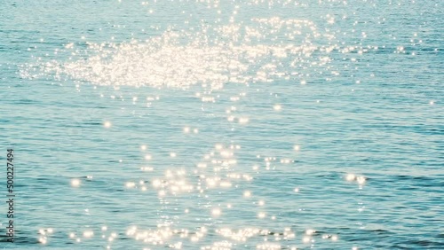 【夏】眩しい太陽光を反射する青い海の波 photo