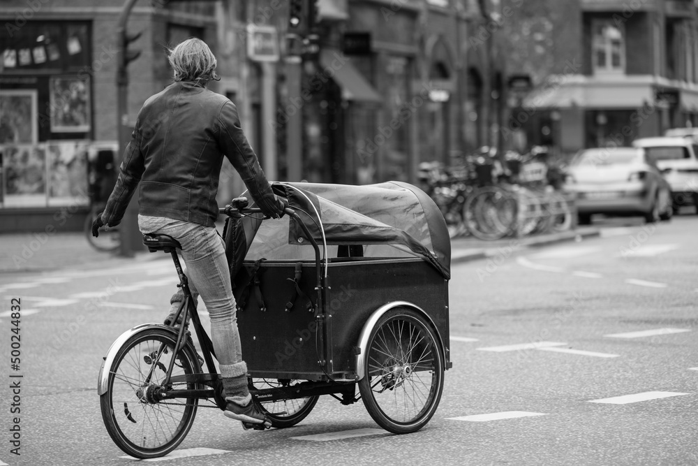 Obraz premium person riding bicycle