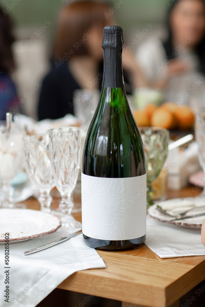 Champagne bottle on the table with blank label
Champagne bottle on the table with blank label
