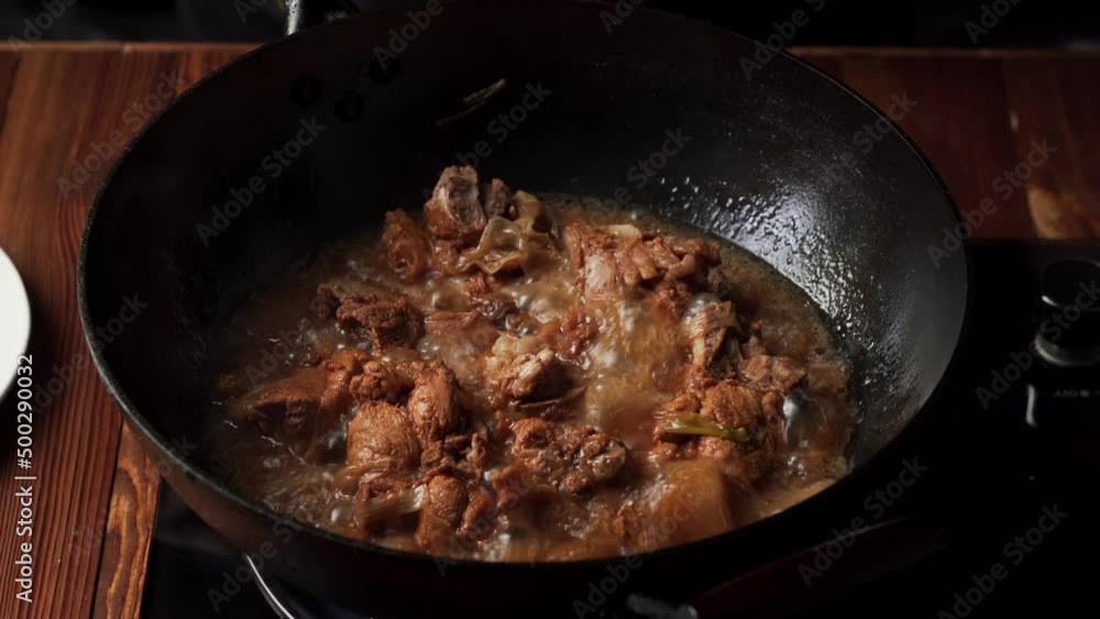 The cooking process of the local specialty home-cooked pork ribs The cooking process of the local specialty home-cooked pork ribs