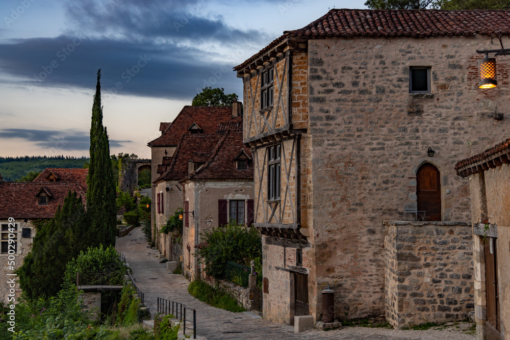 Charmant village de Saint-Cirq-Lapopie en France