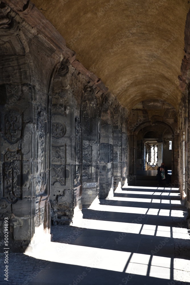 Couloir de la Porta Nigra à Trèves. Allemagne Couloir de la Porta Nigra à Trèves. Allemagne